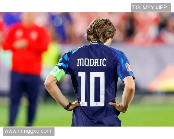 足球阿洛：在绿茵场上追逐梦想与荣耀的传奇旅程