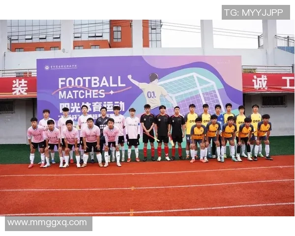 辉旭足球引领新潮流打造青少年足球梦想的摇篮与未来